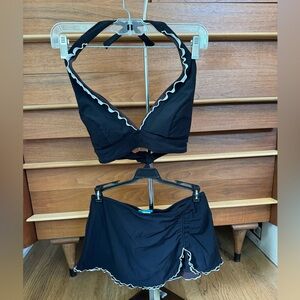 Black with blown & white small ruffle trim skirt bikini bottoms are an 8 top 6